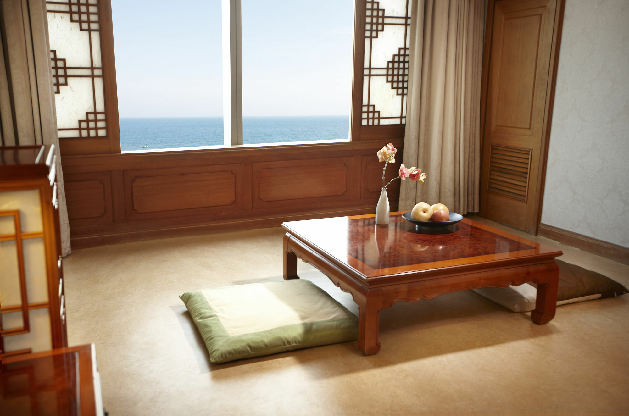Haeundae Grand Hotel Busan Eksteriør billede A traditional Korean room