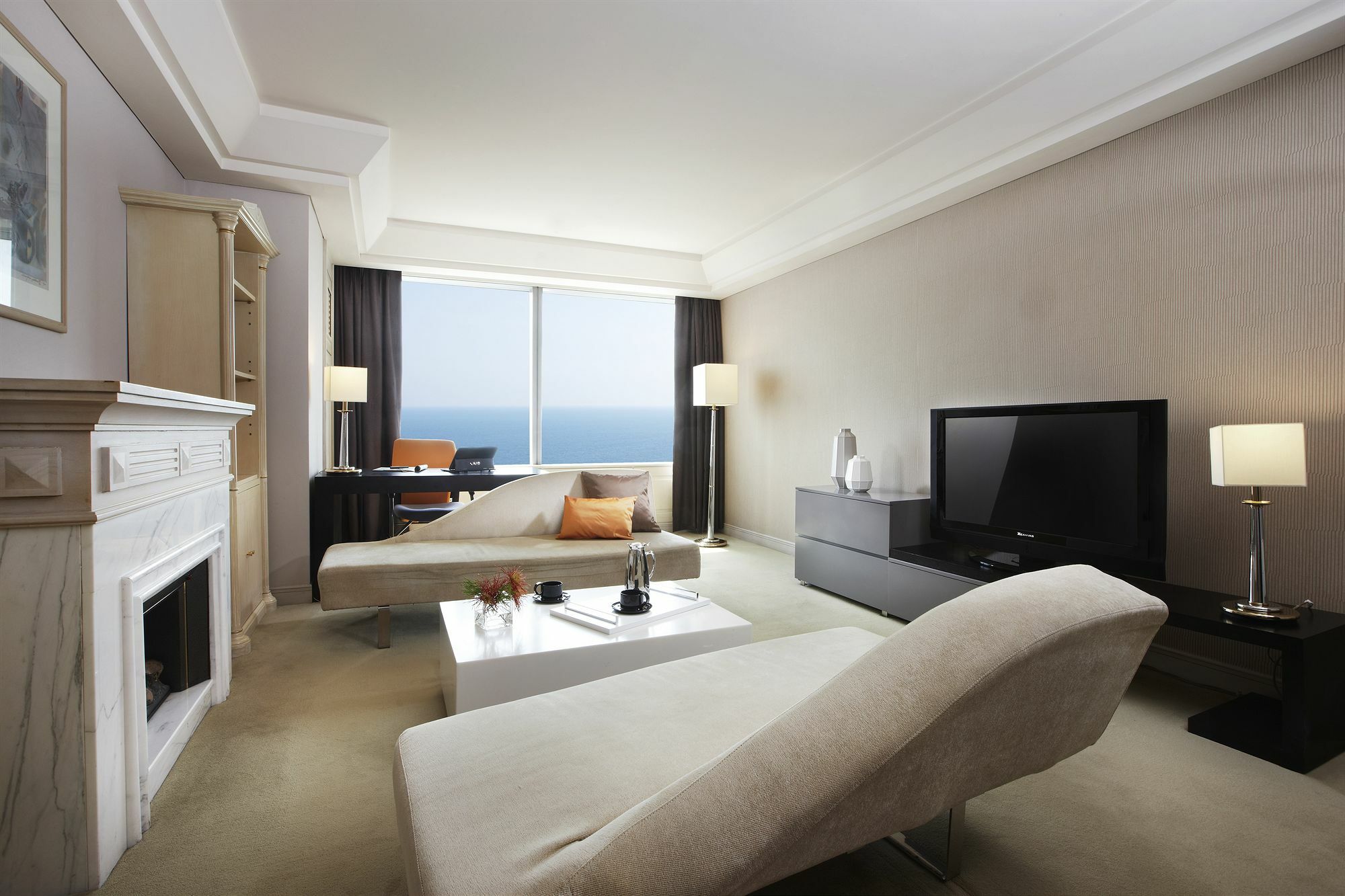 Haeundae Grand Hotel Busan Eksteriør billede A living room in a typical apartment