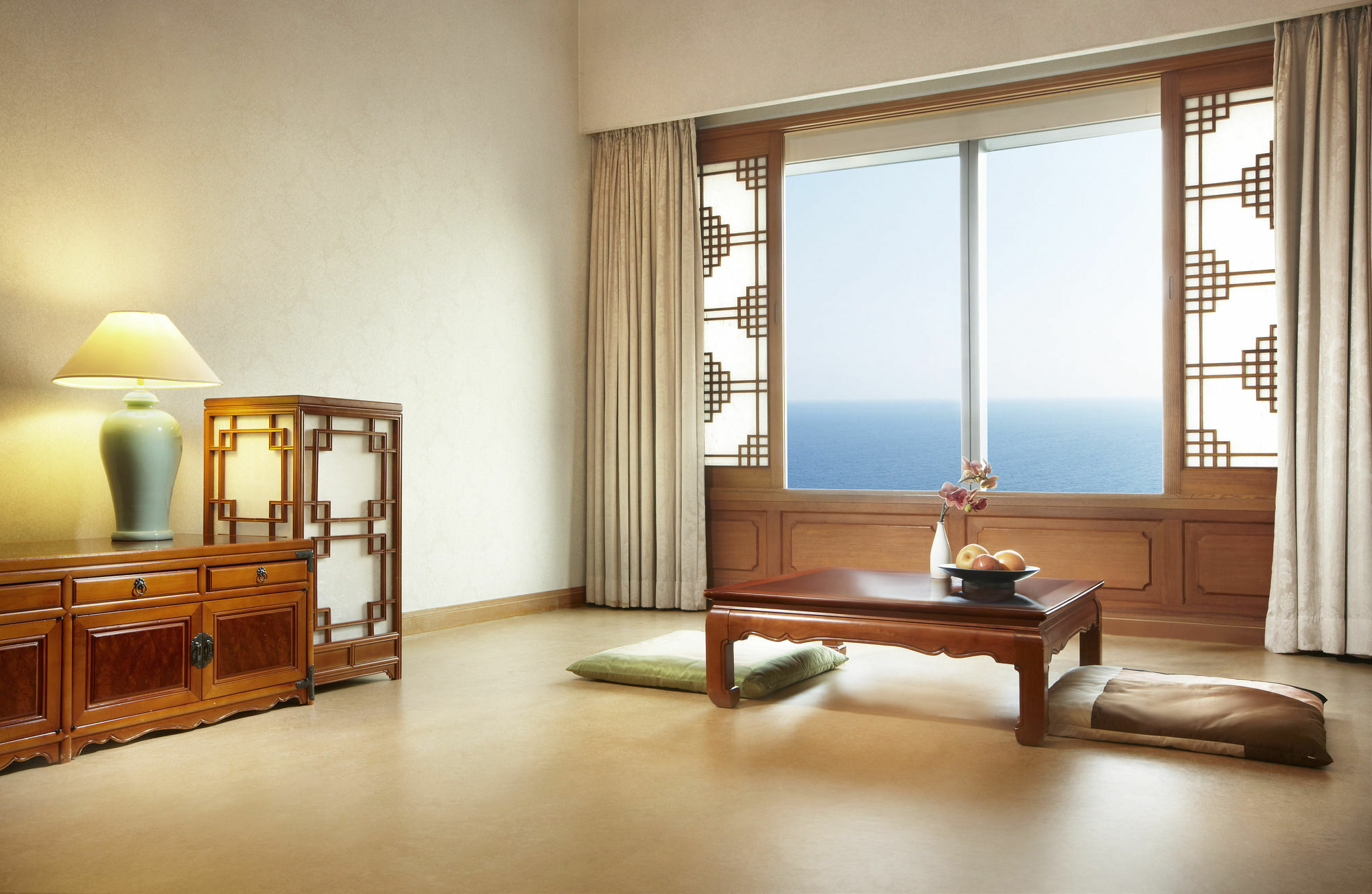 Haeundae Grand Hotel Busan Eksteriør billede A traditional Korean room